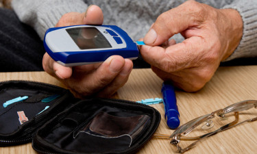 ডায়াবেটিক রোগীরা রক্তে শর্করার মাত্রা কিভাবে নিয়ন্ত্রণ করবেন?