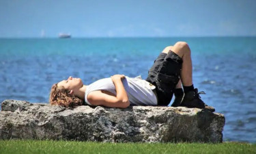 ভিটামিন ডি পেতে কখন রোদ পোহাবেন