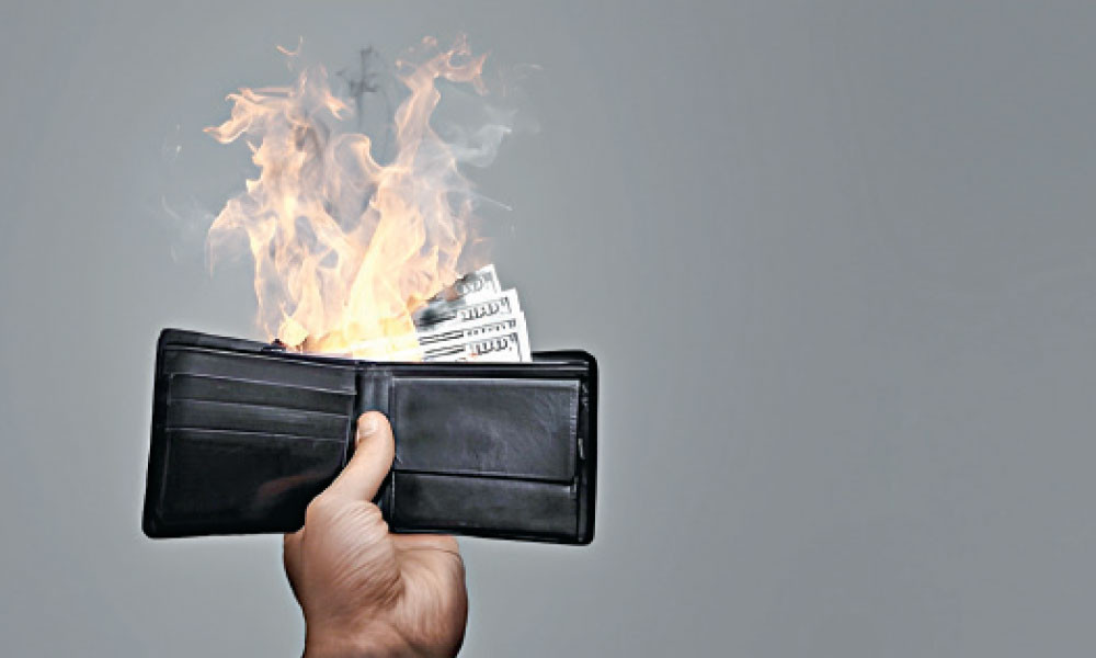 Jinsiy aloqada bolgan yalangoch erkak va ayolning fotosurati