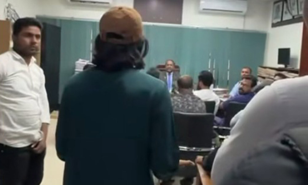 রাকসুর জিএসের সাথে রেজিস্ট্রারের বাকবিতণ্ডা