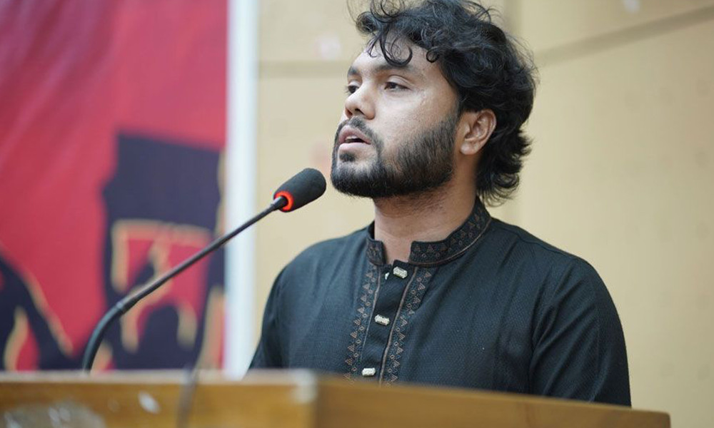 Yalangoch qizlarning yaqindan suratlari (xxx) Qogirchoq bilan jinsiy aloqa qilish