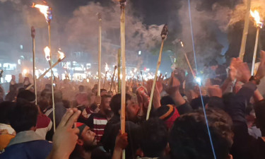 মেহেরপুরে মনোনয়ন পরিবর্তনের দাবিতে বিএনপির একাংশের মশাল মিছিল
