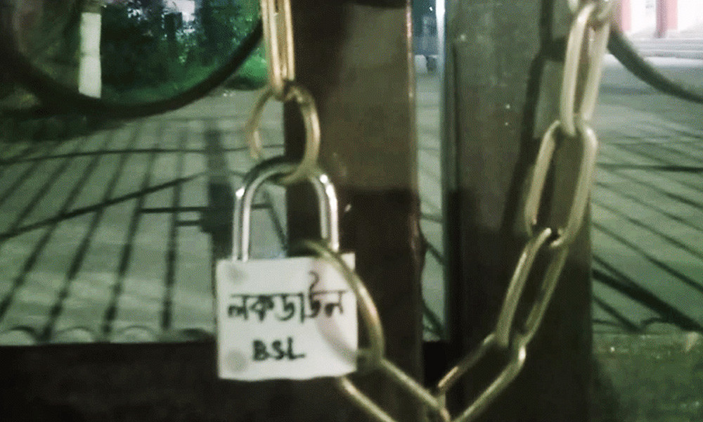 মধ্যরাতে ঢাবির ৫ স্থাপনায় তালা দিল নিষিদ্ধ ছাত্রলীগ