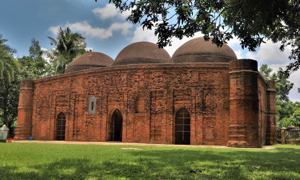 প্রায় ৪৩৭ বছরের পুরনো খেরুয়া মসজিদ ঘুরে দেখেছেন?