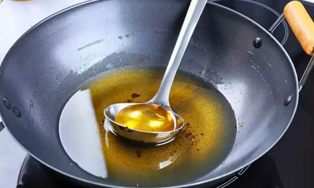 রান্নায় বেঁচে যাওয়া তেল পুনরায় ব্যবহার করলে হতে পারে যেসব ক্ষতি