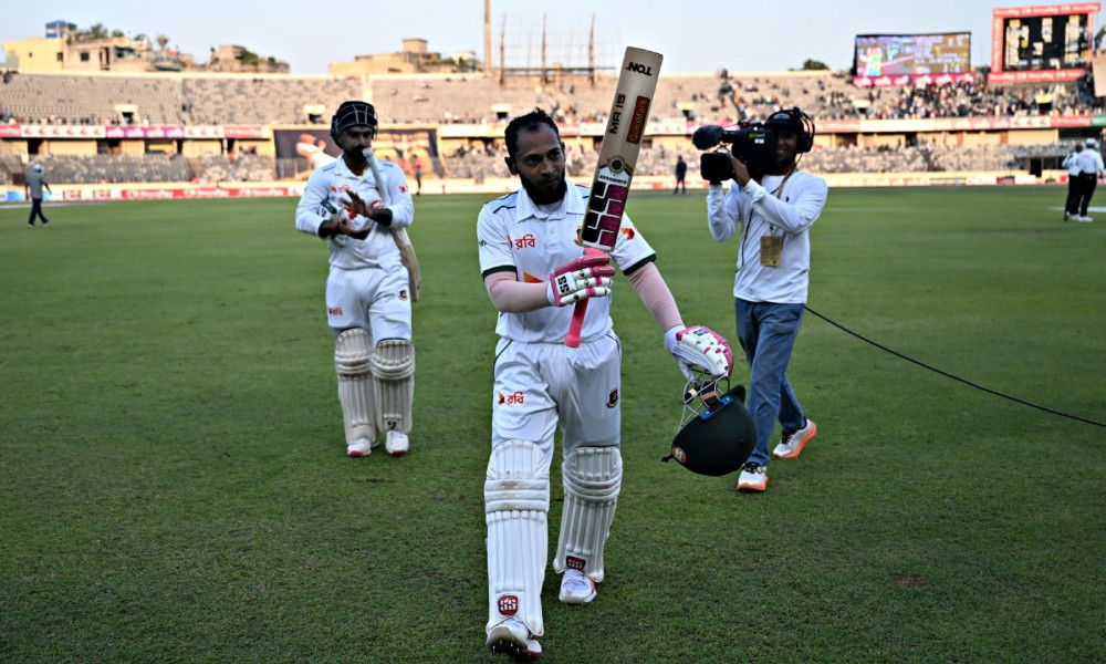 সেঞ্চুরিতে শততম টেস্ট রাঙালেন মুশফিক