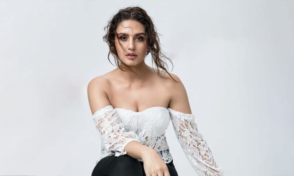 ‘নারীরা কী পরে বাইরে যাচ্ছেন, তা নিয়ে কুমন্তব্য করা বন্ধ করুন’