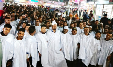 বিএনপি নেতা মোবাশ্বেরের মনোনয়নের দাবিতে কুমিল্লায় কাফনের কাপড় পরে বিক্ষোভ