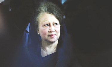 খালেদা জিয়াকে লন্ডন নেওয়া হচ্ছে