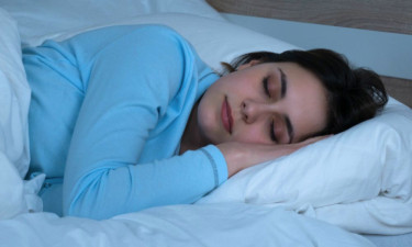 টানা ৮ ঘণ্টা ঘুম, নাকি দুই ভাগে, কোনটি শরীরের জন্য বেশি ভালো