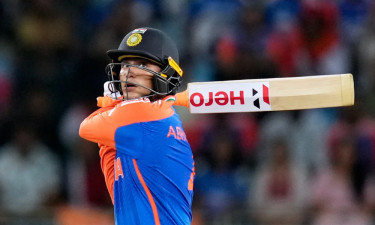 অভিষেক শর্মার ১০০ ছক্কার বিশ্বরেকর্ড!