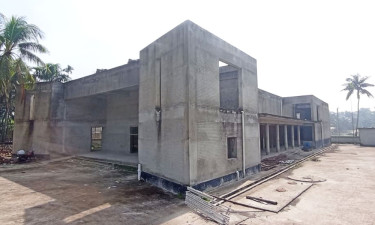 কাজ শেষ না করেই বিল তুলে পালালেন ঠিকাদার