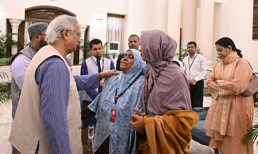 হাদির পরিবারের সঙ্গে প্রধান উপদেষ্টার সাক্ষাৎ, সর্বোত্তম চিকিৎসা নিশ্চিতের আশ্বাস