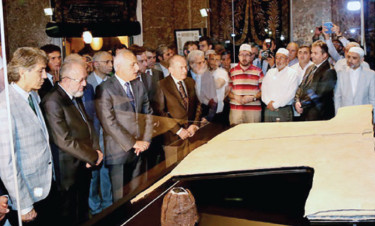 প্রিয় নবীর প্রিয় পোশাক চাদর ও জুব্বা