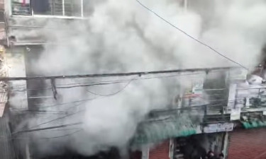 এখনো নিয়ন্ত্রণে আসেনি কেরানীগঞ্জের আগুন, উদ্ধার ৪৫