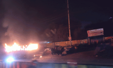 ঢাকা-আরিচা মহাসড়কে বাসে আগুন