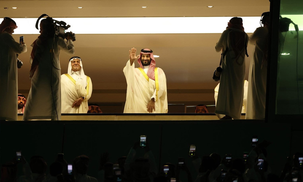 বার্সেলোনা কিনতে ১০ বিলিয়ন ইউরোর প্রস্তাব? সৌদি যুবরাজের প্রস্তাব ঘিরে প্রশ্ন