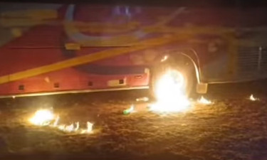 সাটুরিয়ায় বরযাত্রীর বাসে আগুন