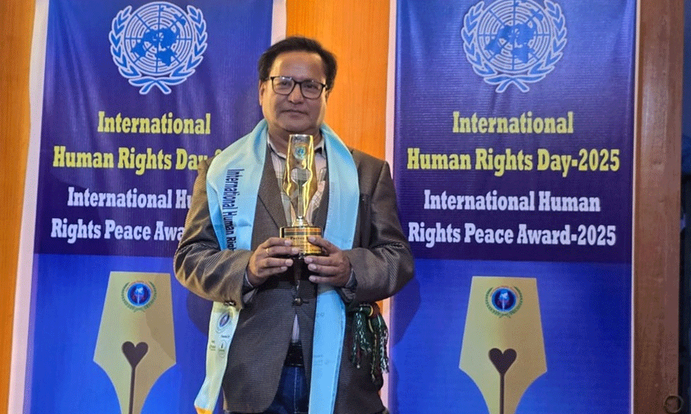 পরিবেশ এবং নারী উন্নয়ন গবেষণায় পুরস্কার পেলেন পারভেজ বাবুল