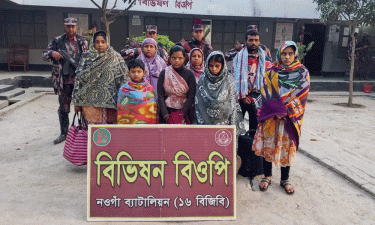 গোমস্তাপুর সীমান্তে নারী-শিশুসহ ১৫ বাংলাদেশিকে বিএসএফের পুশইন