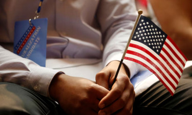 বাকি ছিল শুধু শপথ গ্রহণ—শেষ মুহূর্তে ভেঙে গেল মার্কিন নাগরিকত্ব পাওয়ার স্বপ্ন