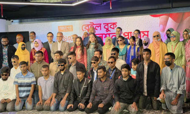 দৃষ্টিপ্রতিবন্ধী শিক্ষার্থীদের স্বপ্ন পূরণে পাশে দাঁড়াল বসুন্ধরা খাতা