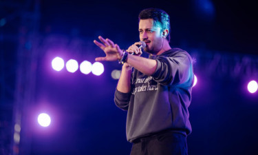 আতিফ আসলামের কনসার্টের টিকিটের টাকা ফেরত না দেওয়ায় পাঁচজনের বিরুদ্ধে মামলা