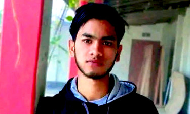 পরীক্ষায় ব্যর্থ হয়ে ৩৩ হাজার ভোল্টেজের বৈদ্যুতিক তারে শুয়ে পড়লেন নীরব