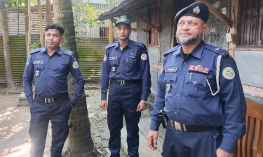 ওসমান হাদির গ্রামের বাড়িতে পুলিশ মোতায়েন