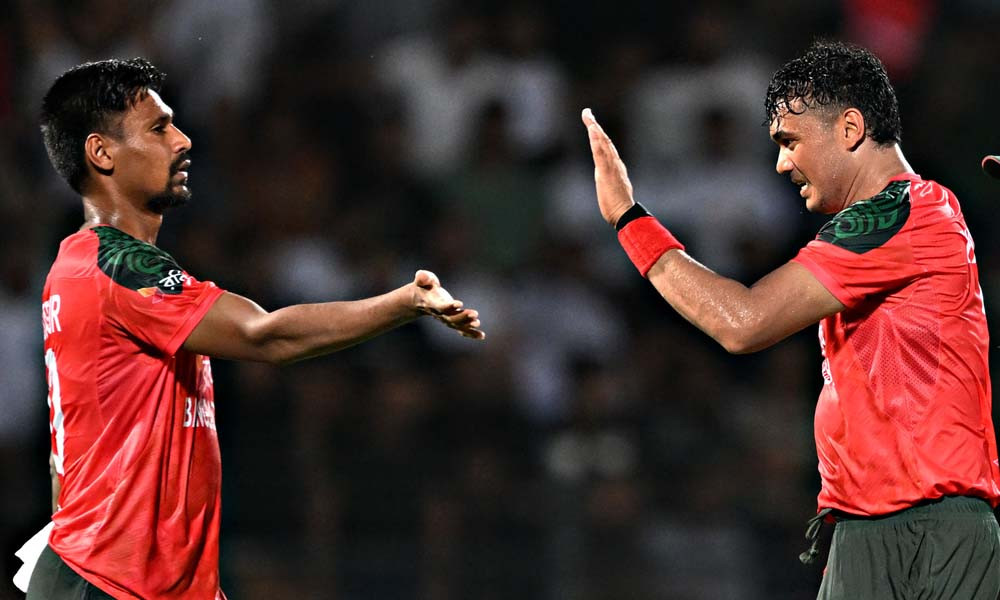 রেকর্ড দামে মুস্তাফিজ দল পেলেও অবিক্রীত তাসকিন