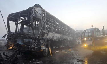 ঘন কুয়াশায় ভারতের এক্সপ্রেসওয়েতে ১০ গাড়ির সংঘর্ষ, নিহত ৪