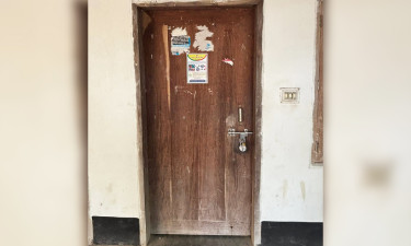 শ্রদ্ধা না জানানোয় তাড়াশ ডিগ্রি কলেজে তালা ঝোলালেন গভর্নিং বডির সদস্যরা