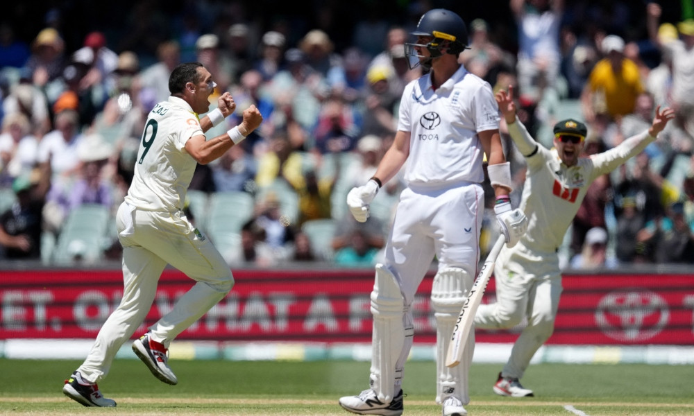 ইংল্যান্ডকে লজ্জা দিয়ে ১১ দিনেই অ্যাশেজ জিতল অস্ট্রেলিয়া