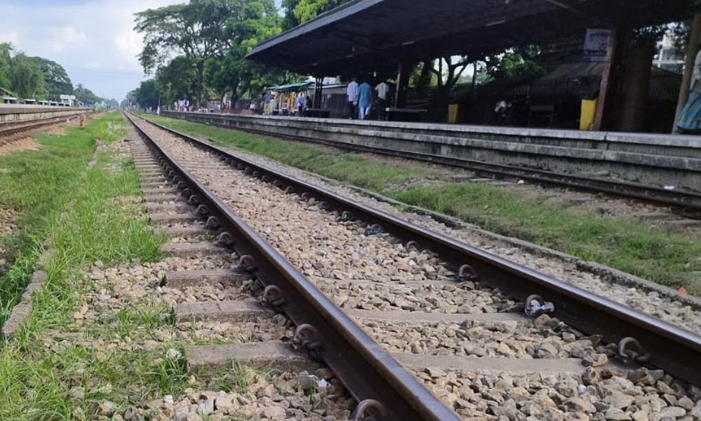 কানে হেডফোন, ট্রেনে কাটা পড়ে যুবকের মৃত্যু