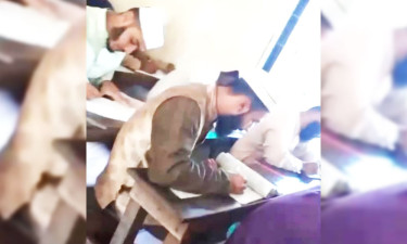 প্রকাশ্যে বই খুলে অনার্স পরীক্ষা দেওয়া সেই কেন্দ্র স্থগিত