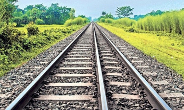 ট্রেনে কাটা পড়ে নিহত সেই ৩ জনের পরিচয় মিলেছে