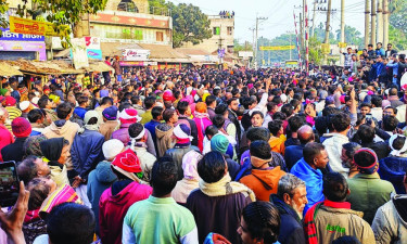ইকবালের মনোনয়ন ফিরিয়ে দেওয়ার দাবিতে রেলপথ অবরোধ, বিক্ষোভ