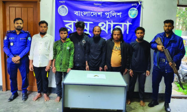 রামুতে জি-৪ রাইফেলের গুলিসহ ৬ রোহিঙ্গা গ্রেপ্তার