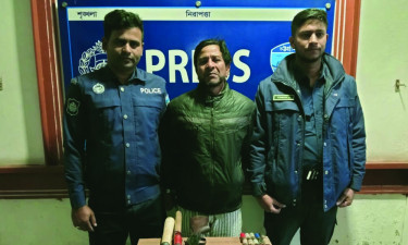 সাতকানিয়ায় অস্ত্র ও গুলিসহ এক ব্যক্তি গ্রেপ্তার