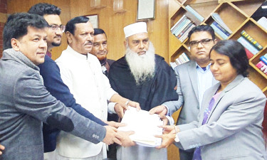 মনোনয়নপত্র দাখিল করলেন বিএনপি মনোনীত প্রার্থী জিন্নাহ কবির