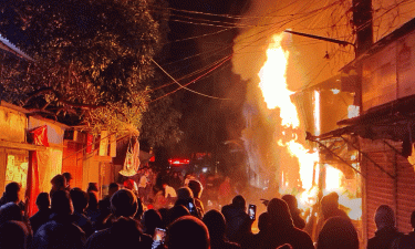 গোয়ালন্দ বাজারে অগ্নিকাণ্ডে মালামালসহ পুড়ল ৩ দোকান