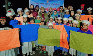 কোটালীপাড়ায় শীতার্তদের মাঝে কম্বল বিতরণ করলেন ইউএনও