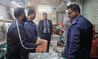 চান্দিনায় গ্যাস সিলিন্ডার মজুদ করায় ৫ ব্যবসায়ীকে জরিমানা