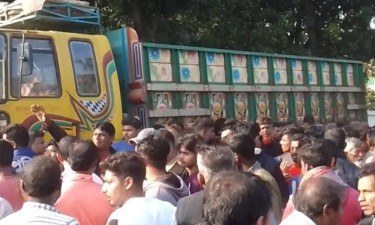 মুজিবনগরে ট্রাকচাপায় পিষ্ট হয়ে প্রাণ গেল মোটরসাইকেল আরোহীর