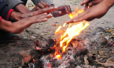 আগুন পোহাতে গিয়ে দগ্ধ হয়ে বৃদ্ধার মৃত্যু