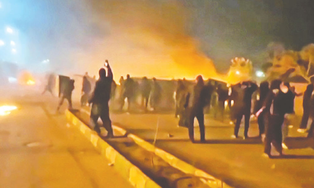 ইরানে বিক্ষোভে ২০০০ নিহত