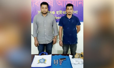 চান্দিনায় বিদেশি পিস্তলসহ আটক ২