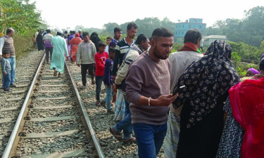 দুই সন্তানকে নিয়ে ট্রেনের নিচে ঝাঁপ দিলেন মা, জানা গেল আত্মহত্যার কারণ