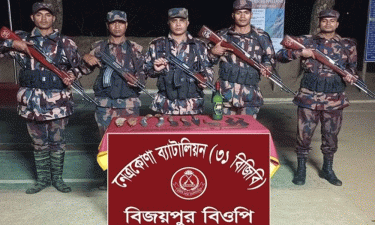দুর্গাপুরে সীমান্তে বিজিবির অভিযানে ভারতীয় অস্ত্র উদ্ধার