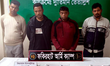 ফকিরহাটে সেনা অভিযানে চার মাদক ব্যবসায়ী গ্রেপ্তার